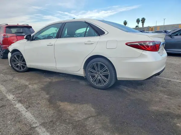 4T1BF1FK7GU547240 2016 TOYOTA CAMRY - Image 2
