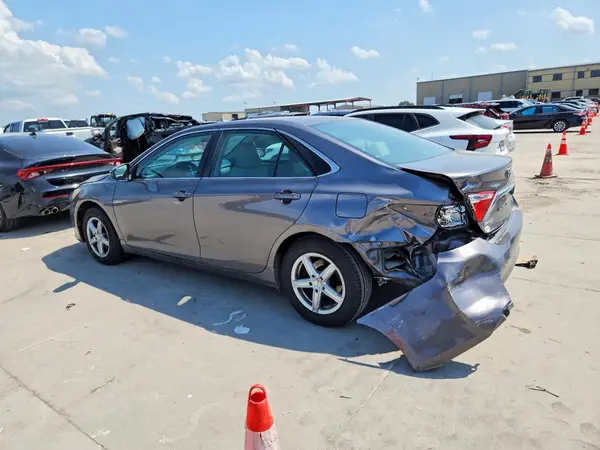 4T1BF1FK7GU548887 2016 TOYOTA CAMRY - Image 2