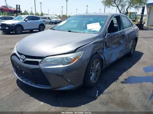 4T1BF1FK7GU550526 2016 TOYOTA CAMRY - Image 2