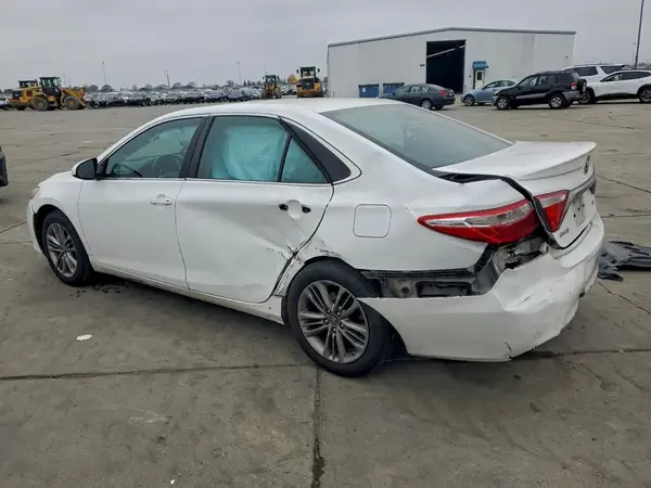 4T1BF1FK7GU551451 2016 TOYOTA CAMRY - Image 2