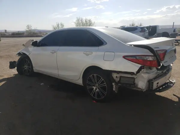 4T1BF1FK7GU554835 2016 TOYOTA CAMRY - Image 2
