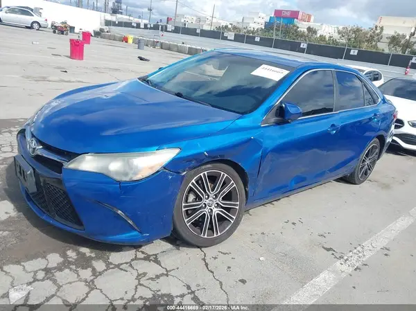 4T1BF1FK7GU555161 2016 TOYOTA CAMRY - Image 2