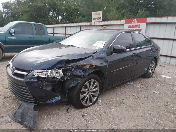 4T1BF1FK7GU559758 2016 TOYOTA CAMRY - Image 2