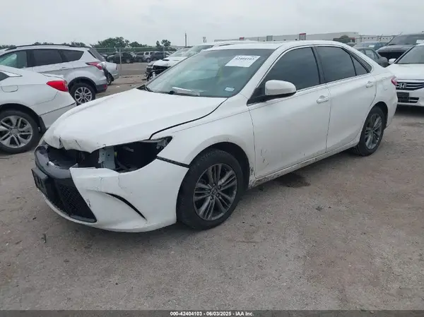 4T1BF1FK7GU565317 2016 TOYOTA CAMRY - Image 2