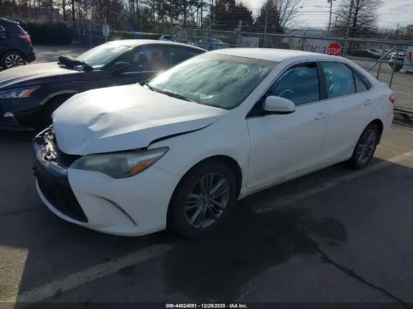 4T1BF1FK7GU570128 2016 TOYOTA CAMRY - Image 2