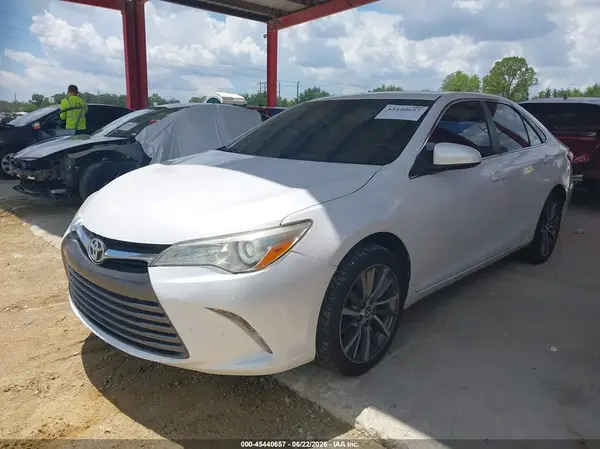 4T1BF1FK7GU573420 2016 TOYOTA CAMRY - Image 2