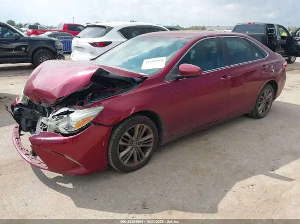 4T1BF1FK7GU575135 2016 TOYOTA CAMRY - Image 2