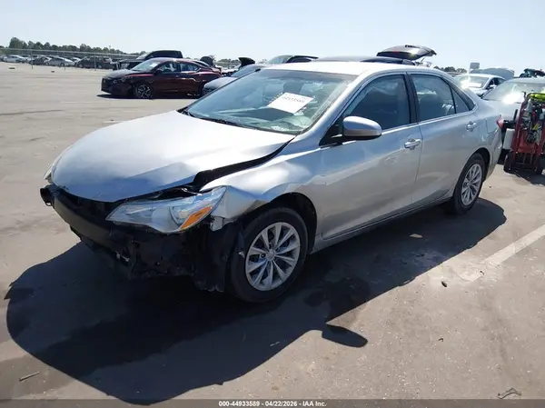 4T1BF1FK7GU576933 2016 TOYOTA CAMRY - Image 2