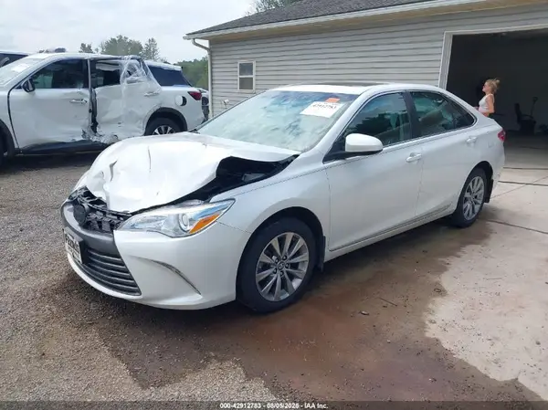 4T1BF1FK7GU578679 2016 TOYOTA CAMRY - Image 2