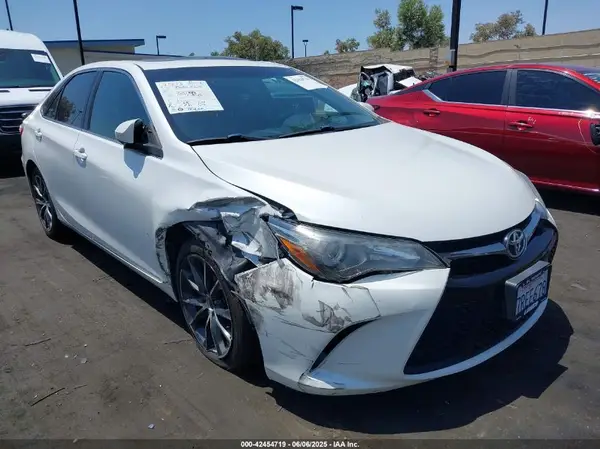 4T1BF1FK7GU588970 2016 TOYOTA CAMRY - Image 1