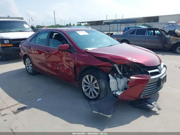 4T1BF1FK7GU592310 2016 TOYOTA CAMRY - Image 1