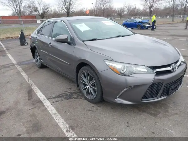 4T1BF1FK7GU596731 2016 TOYOTA CAMRY - Image 1