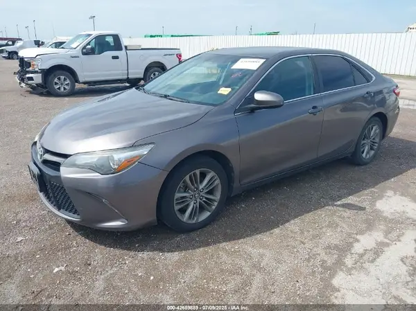 4T1BF1FK7GU608828 2016 TOYOTA CAMRY - Image 2