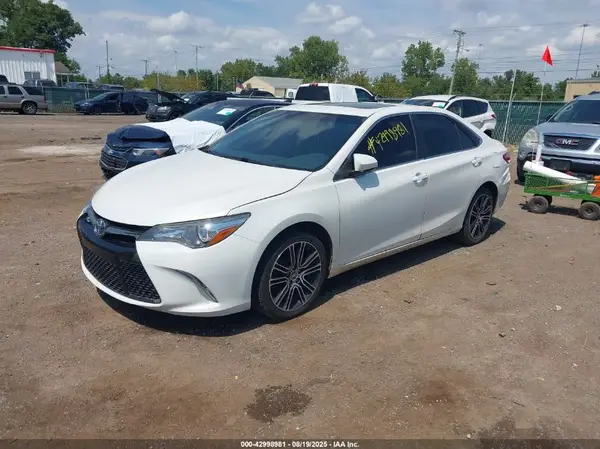 4T1BF1FK7GU999866 2016 TOYOTA CAMRY - Image 2