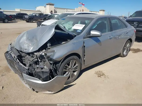 4T1BF1FK7H4764319 2017 TOYOTA CAMRY - Image 2