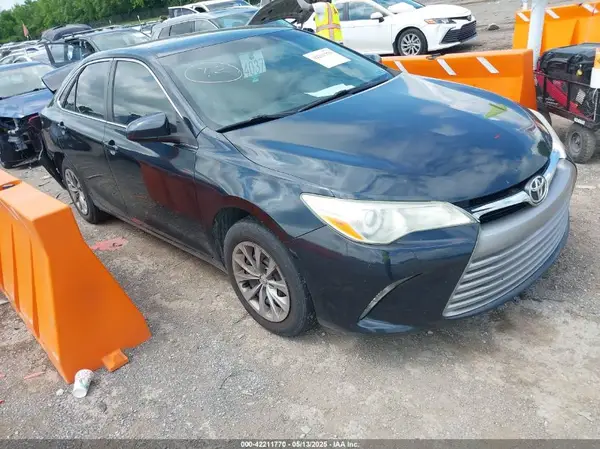 4T1BF1FK7HU276388 2017 TOYOTA CAMRY - Image 1