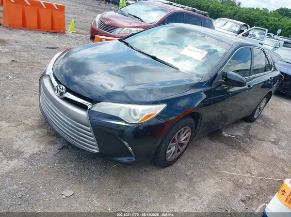 4T1BF1FK7HU276388 2017 TOYOTA CAMRY - Image 2