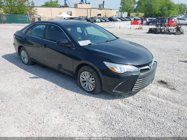 4T1BF1FK7HU281879 2017 TOYOTA CAMRY - Image 1