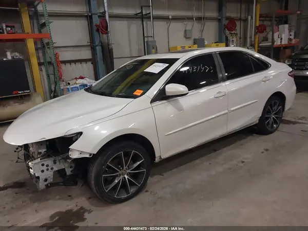 4T1BF1FK7HU283499 2017 TOYOTA CAMRY - Image 2