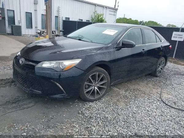 4T1BF1FK7HU284572 2017 TOYOTA CAMRY - Image 2