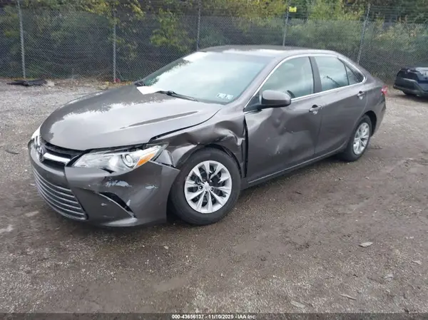 4T1BF1FK7HU294650 2017 TOYOTA CAMRY - Image 2