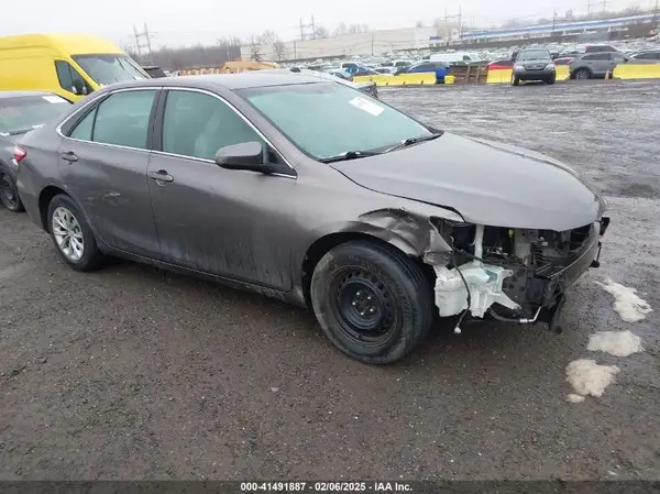 4T1BF1FK7HU296429 2017 TOYOTA CAMRY - Image 1