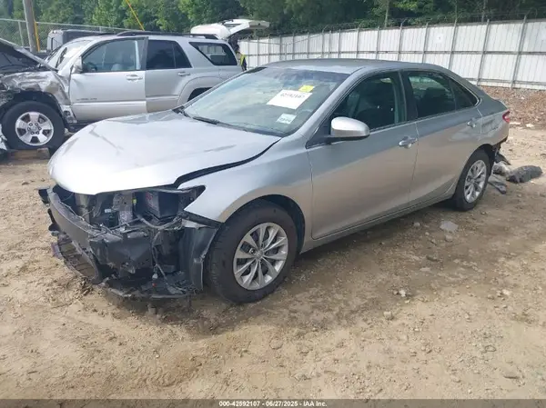4T1BF1FK7HU299220 2017 TOYOTA CAMRY - Image 2