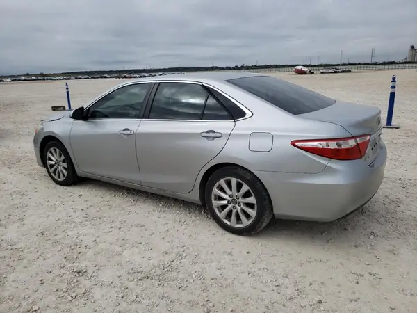4T1BF1FK7HU299282 2017 TOYOTA CAMRY - Image 2