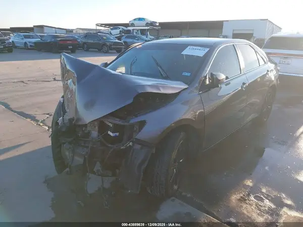 4T1BF1FK7HU299329 2017 TOYOTA CAMRY - Image 2