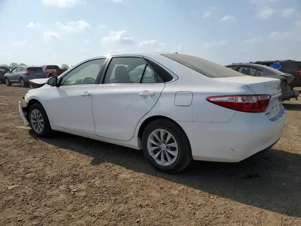 4T1BF1FK7HU300995 2017 TOYOTA CAMRY - Image 2