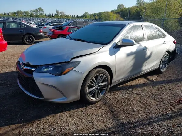4T1BF1FK7HU302388 2017 TOYOTA CAMRY - Image 2