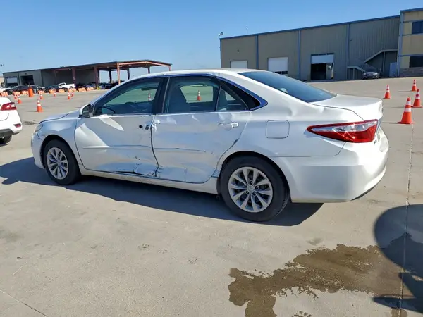 4T1BF1FK7HU304593 2017 TOYOTA CAMRY - Image 2