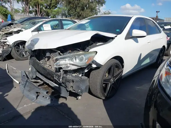4T1BF1FK7HU305582 2017 TOYOTA CAMRY - Image 2