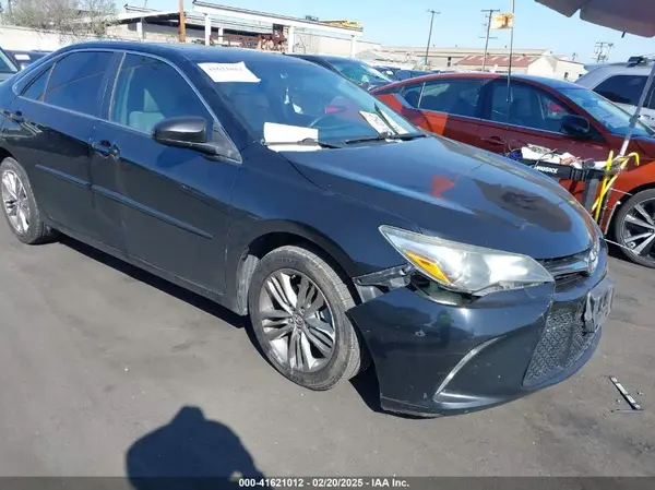 4T1BF1FK7HU305890 2017 TOYOTA CAMRY - Image 1