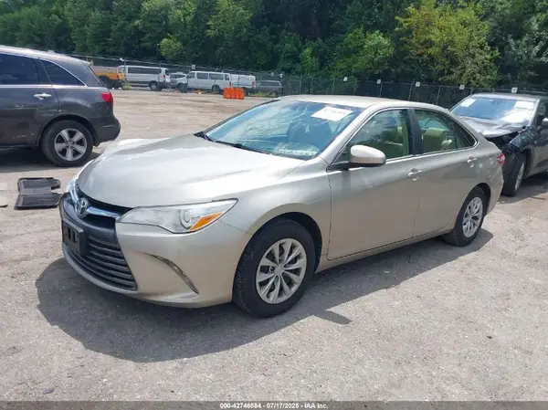 4T1BF1FK7HU308806 2017 TOYOTA CAMRY - Image 2