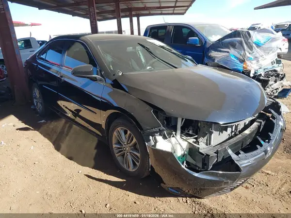 4T1BF1FK7HU310183 2017 TOYOTA CAMRY - Image 1