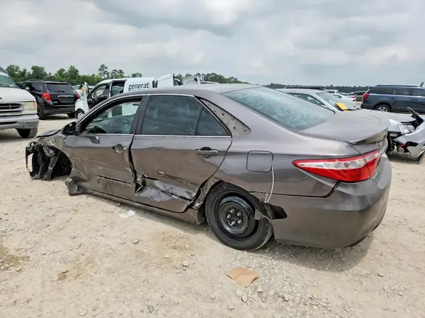 4T1BF1FK7HU310362 2017 TOYOTA CAMRY - Image 2