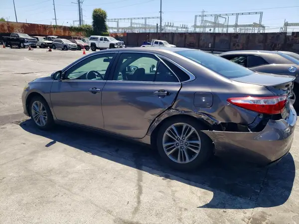 4T1BF1FK7HU322804 2017 TOYOTA CAMRY - Image 2