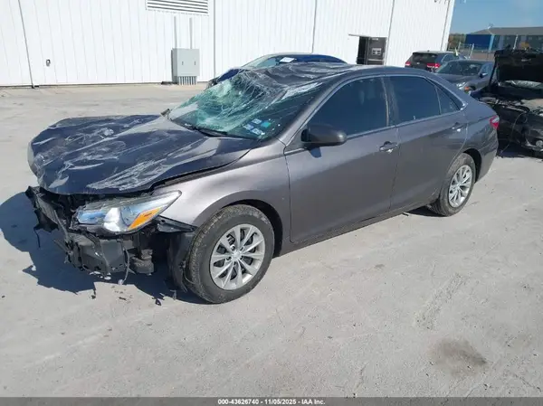 4T1BF1FK7HU324732 2017 TOYOTA CAMRY - Image 2