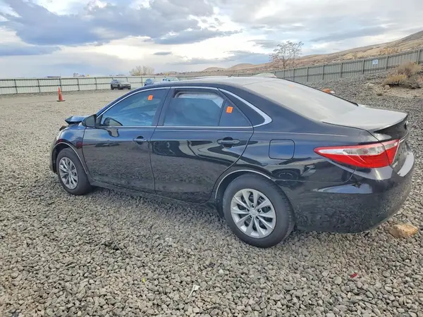 4T1BF1FK7HU329848 2017 TOYOTA CAMRY - Image 2