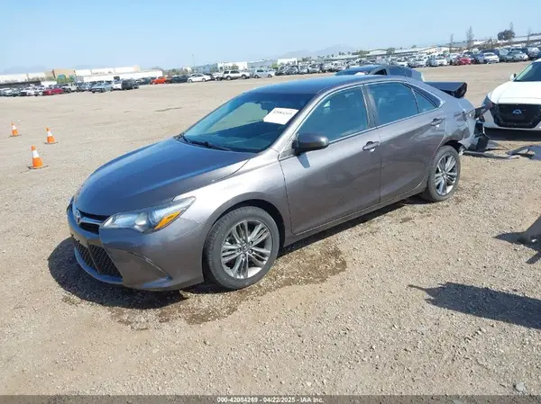 4T1BF1FK7HU331082 2017 TOYOTA CAMRY - Image 2