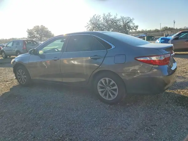 4T1BF1FK7HU331776 2017 TOYOTA CAMRY - Image 2