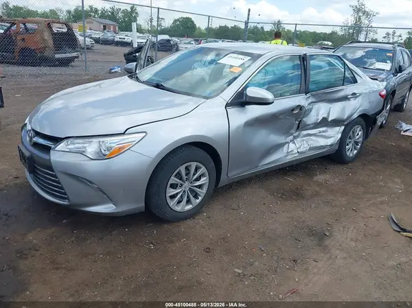 4T1BF1FK7HU335777 2017 TOYOTA CAMRY - Image 2
