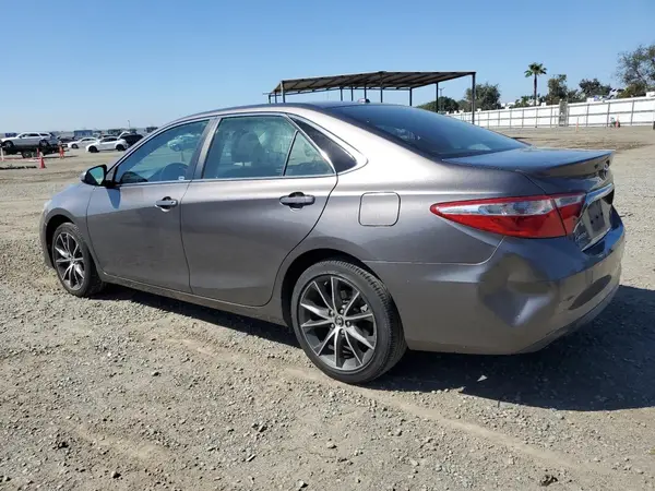 4T1BF1FK7HU340560 2017 TOYOTA CAMRY - Image 2