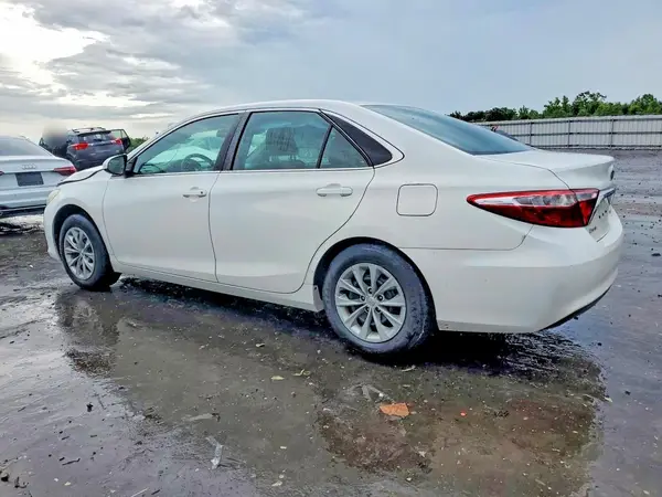 4T1BF1FK7HU341157 2017 TOYOTA CAMRY - Image 2