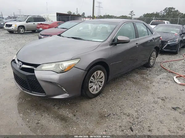 4T1BF1FK7HU342258 2017 TOYOTA CAMRY - Image 2