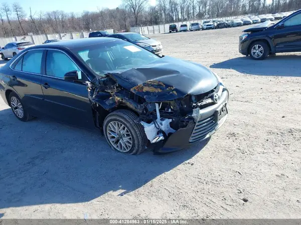 4T1BF1FK7HU343085 2017 TOYOTA CAMRY - Image 1