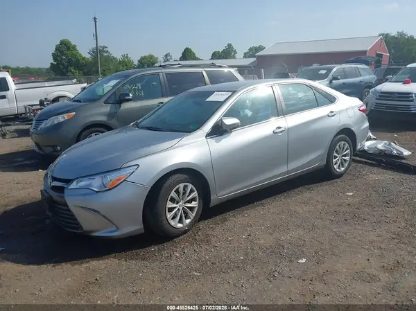 4T1BF1FK7HU346925 2017 TOYOTA CAMRY - Image 2