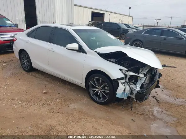 4T1BF1FK7HU347735 2017 TOYOTA CAMRY - Image 1