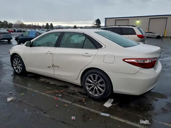 4T1BF1FK7HU348139 2017 TOYOTA CAMRY - Image 2